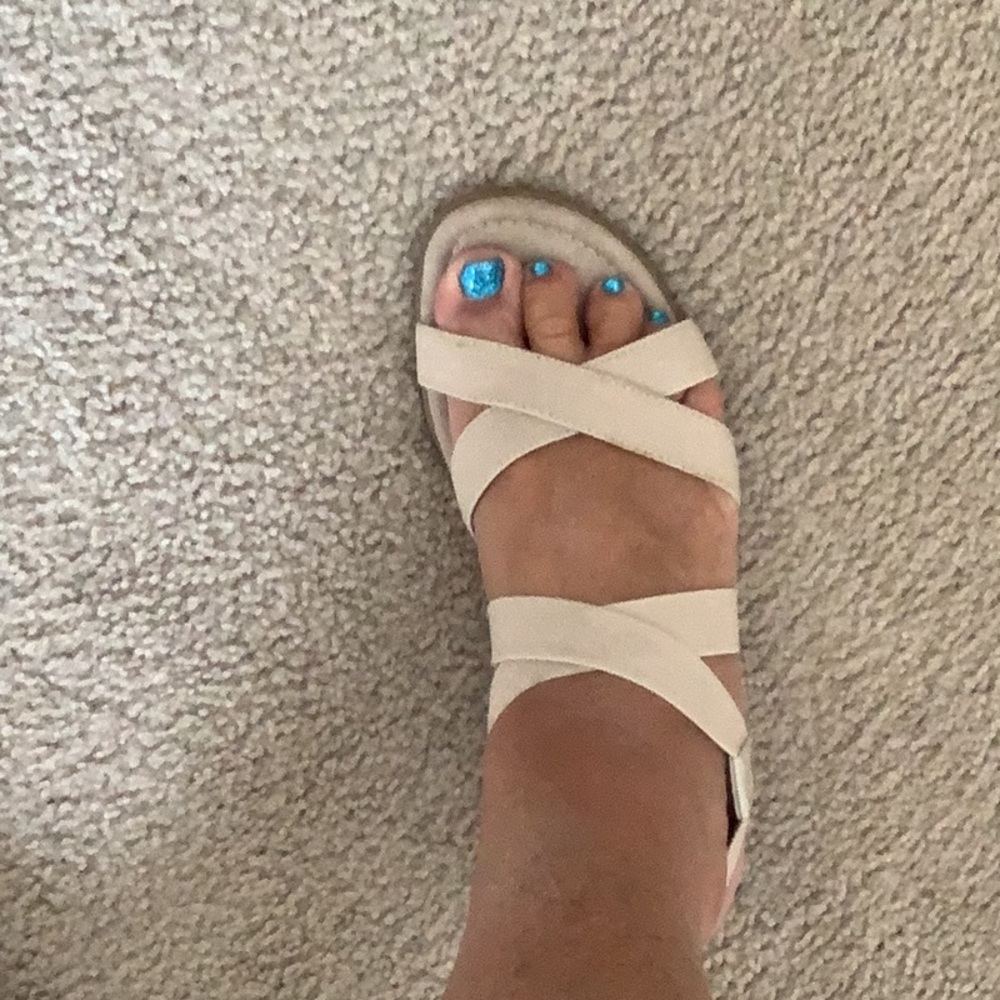 Mootsies Tootsies beige sandal stretchy size 8.5 look good not perfect l…